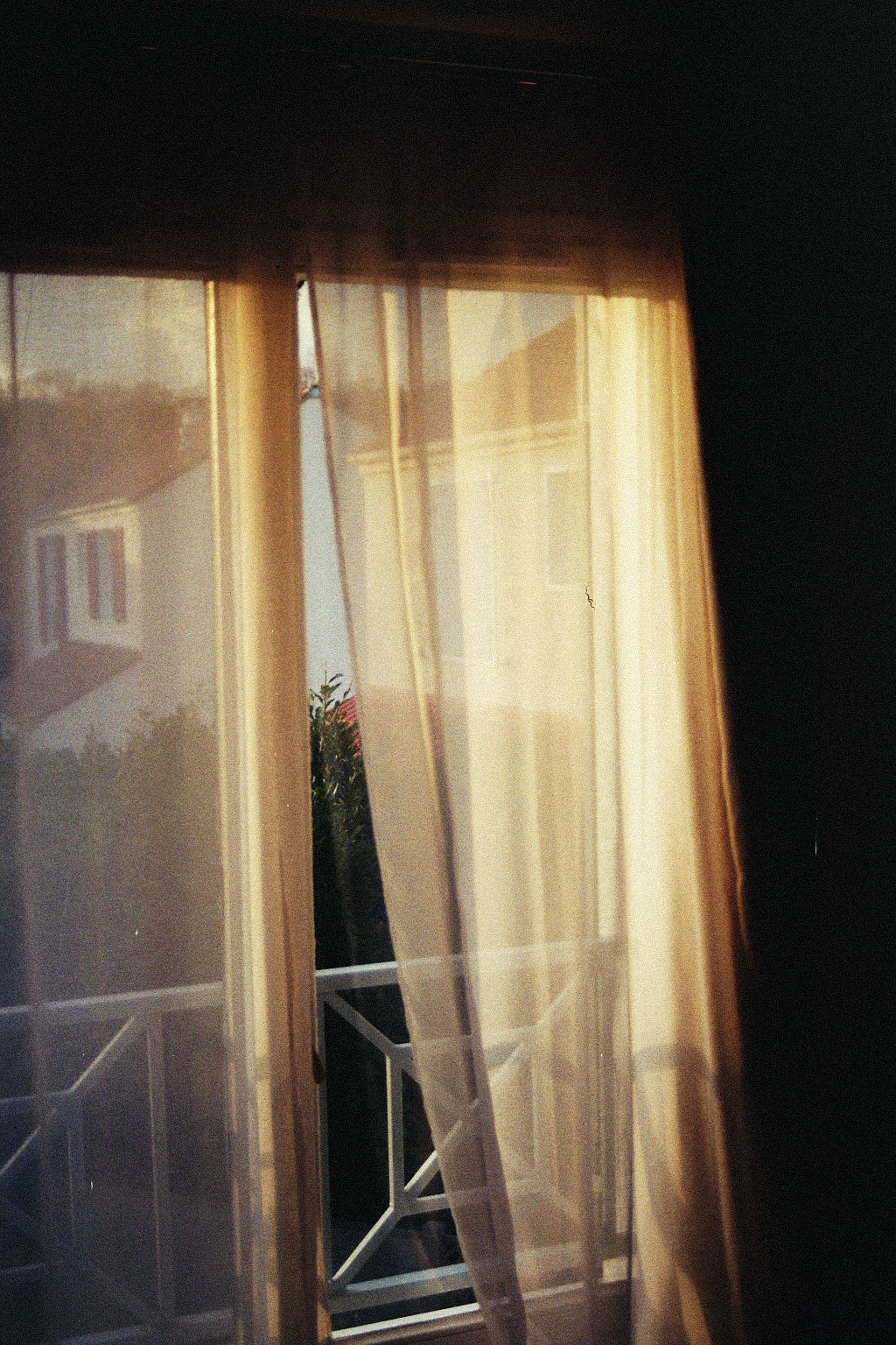 Rideaux et décoration textile d'un intérieur contemporain